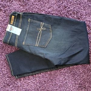 NWT Denizen High-Rise Skinny Jeans